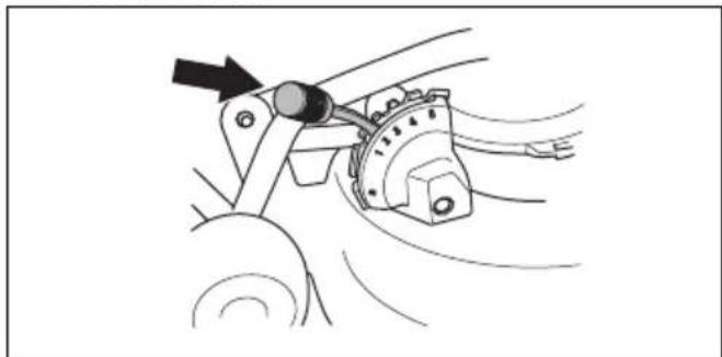 HUSQVARNA R 112iCX - So befestigen Sie das Mähdeck - 6