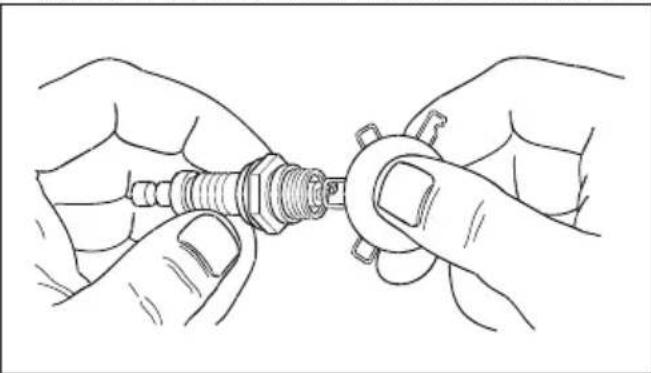 HUSQVARNA G2500P - Remplacement de la bougie - 1