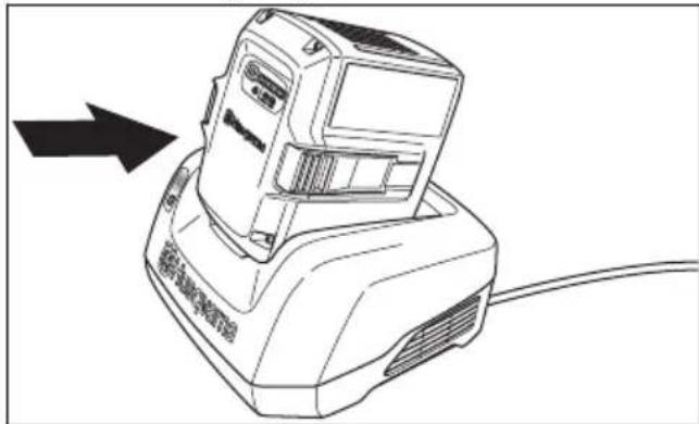 HUSQVARNA S138i - Akun lataaminen - 2