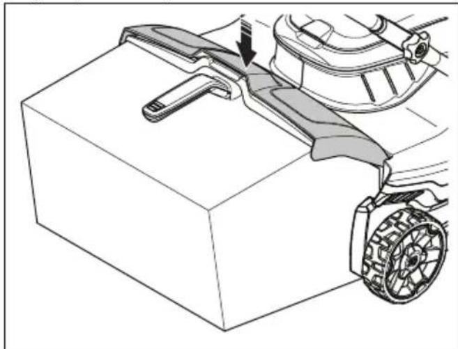 HUSQVARNA S138i - Montar o coletor de relva - 4