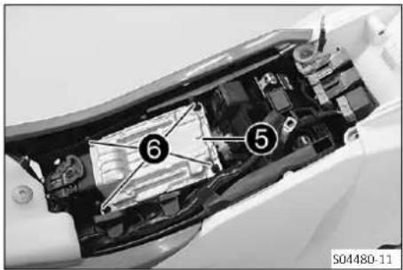 GAS GAS EC 250 (2022) - Monter la batterie 12 - 3