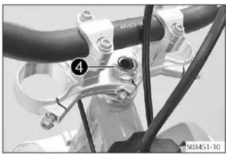 GAS GAS MC 85 (2021) - Monter le té de fourche inférieur - 2