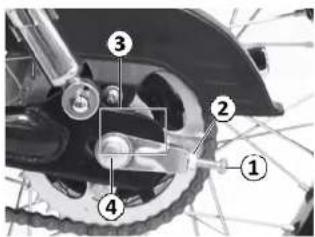 Mash Six Hundred 650cc (2022) - Réglage de la chaîne de transmission - 1