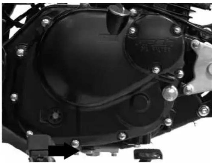 Mash Seventy Five 125cc (2012) - Changement de l'huile moteur et du filtre à huile - 2