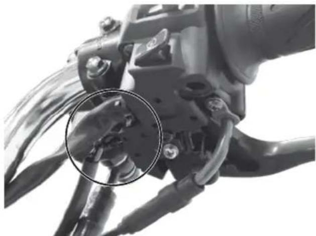 Mash Seventy Five 125cc (2012) - Contacteur de feu stop avant - 1