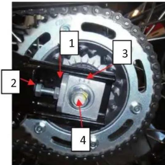 Mash Falcone 125cc (2020) - Réglage de la chaine de transmission - 1