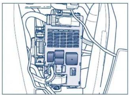 Maserati GranCabrio (2014) - Fusibles et relais dans l'habitacle à la gauche du volant - 2