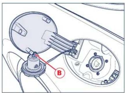 Maserati GranCabrio Sport (2013) - Ouverture d'urgence de la trappe du réservoir à carburant - 2