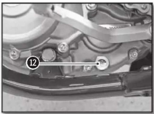 Sherco 250 SEF (2020) - REFILLING THE ENGINE WITH OIL - 3