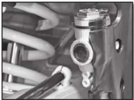 Sherco 250 SEF (2020) - CONTROL DE NIVEL DE LÍQUIDO FRENO TRASERO - 1