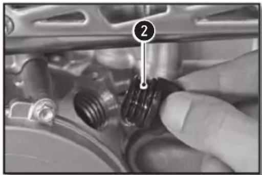 Sherco 250 SEF (2020) - CHECKING THE ENGINE OIL LEVEL - 2