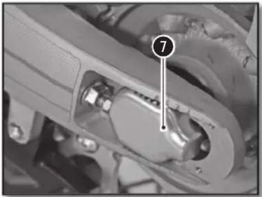 Sherco 250 SEF (2020) - ADJUSTING THE CHAIN TENSION - 3
