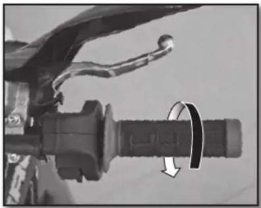 Sherco 250 SEF (2020) - ■ Checking the throttle cable play - 1