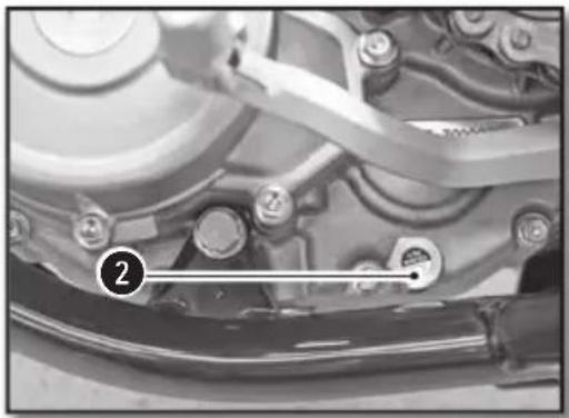 Sherco 250 SEF (2020) - DRAINING THE ENGINE OIL AND REMOVING THE OIL FILTER - 2