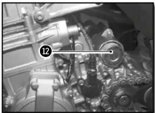 Sherco 450 SEFR (2019) - REFILLING THE ENGINE WITH OIL - 1