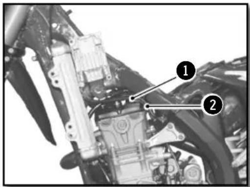 Sherco 450 SEFR (2019) - REINSTALLING THE FUEL TANK - 1