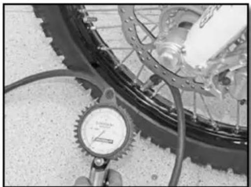 Sherco 450 SEF (2021) - CONTRÔLE DE LA PRESSION DES PNEUMATIQUES - 1