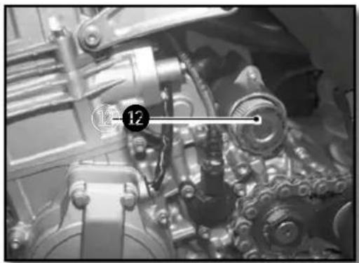 Sherco 450 SEF (2021) - REFILLING THE ENGINE WITH OIL - 1