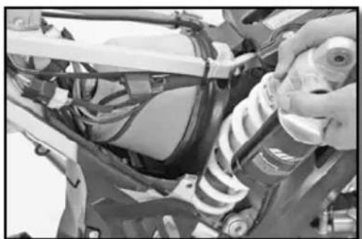 Sherco 450 SEF (2021) - REMOVING THE REAR SHOCK - 4