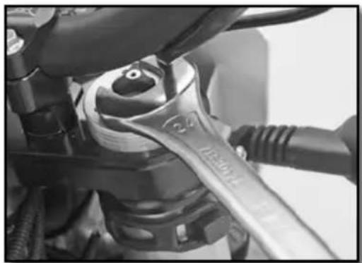 Sherco 450 SEF (2021) - REGLAJE DE LA PRECARGA DEL MUELLE DE LA HORQUILLA - 1