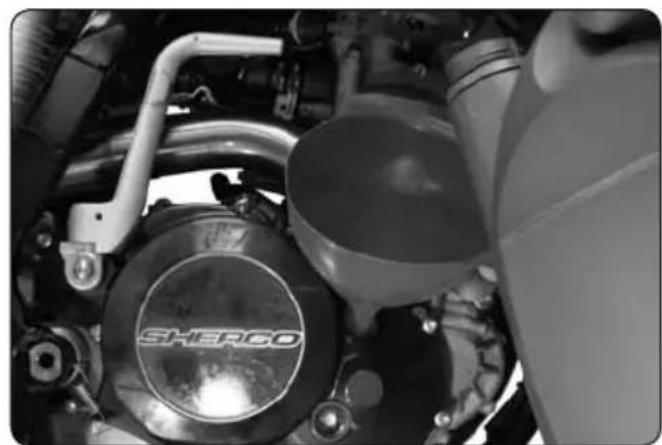 Sherco SE4.5iF (2010) - Si es necesario ajustar el nivel - 2