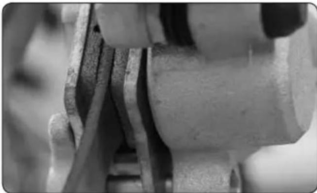 Sherco SE4.5iF (2010) - CHECKING THE FRONT AND REAR BRAKE PADS - 1