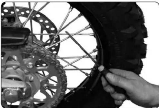 Sherco SE4.5iF (2010) - TENSION DES RAYONS - 1