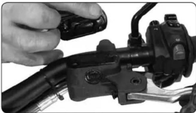 Sherco SE4.5iF (2010) - Checking the level - 1