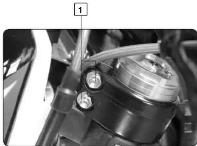 Sherco SE2.5iF (2009) - VERIFICACION DEL APRIETE DE LAS PLETINAS Y REGLAJE DE LOS RODAMIENTOS DE LA DIRECCION - 2