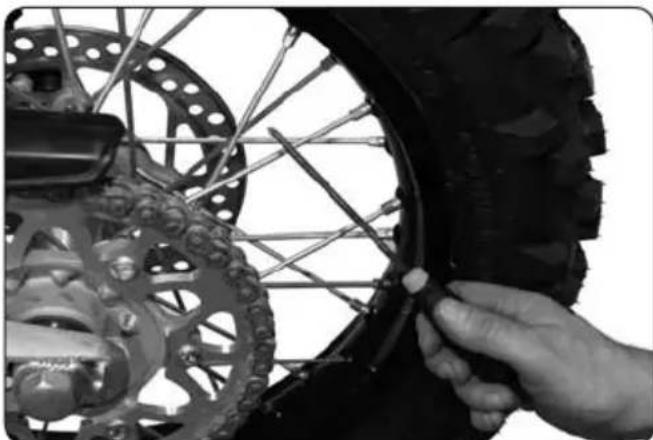 Sherco SE2.5iF (2009) - TENSION DE LOS RADIOS - 1