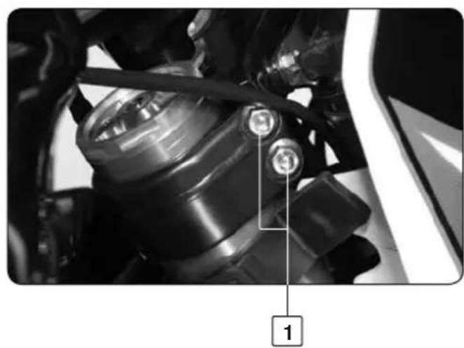 Sherco SE2.5iF (2009) - VERIFICATION DU SERRAGE DES TES DE FOURCHE REGLAGE DES ROULEMENTS DE DIRECTION - 1