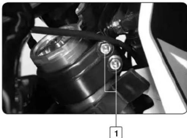 Sherco SE2.5iF (2009) - VERIFICACION DEL APRIETE DE LAS PLETINAS Y REGLAJE DE LOS RODAMIENTOS DE LA DIRECCION - 1