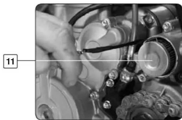 Sherco SE2.5iF (2009) - Filling engine oil - 3