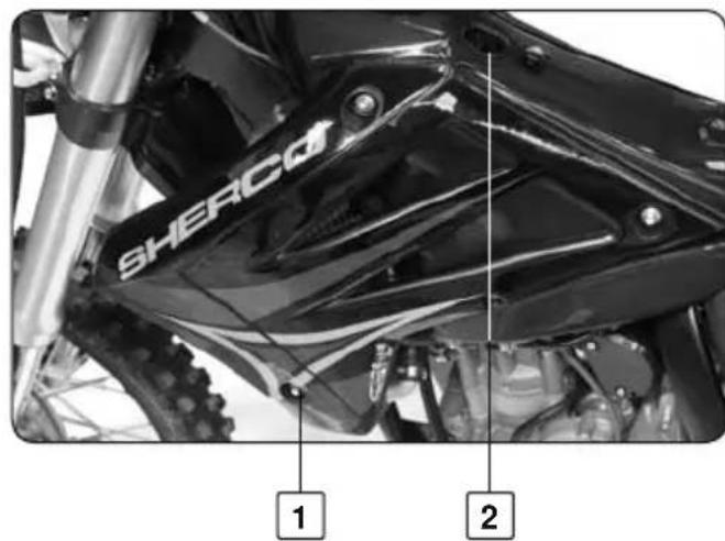 Sherco SE2.5iF (2009) - DEPOSE ET POSE DU RESERVOIR - 1