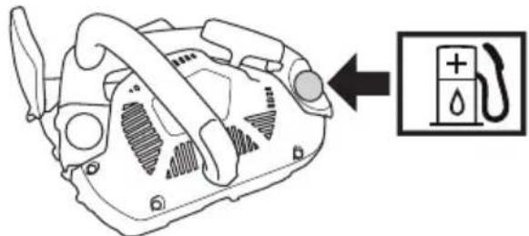 HUSQVARNA T136 - Remplissage de carburant - 3