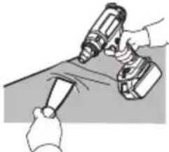 MAKITA DHG181 - MOUNTING THE CORRECT ACCESSORY (IF APPLICABLE) - 8