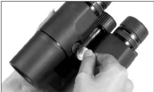 LEICA Geovid 15x56 R - MONTAGGIO DEI CAPPUCCI DI PROTEZIONE PER OBIETTIVI - 1