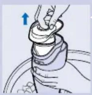 PHILIPS Jack HR6073 - Emptying the dustbag - 2