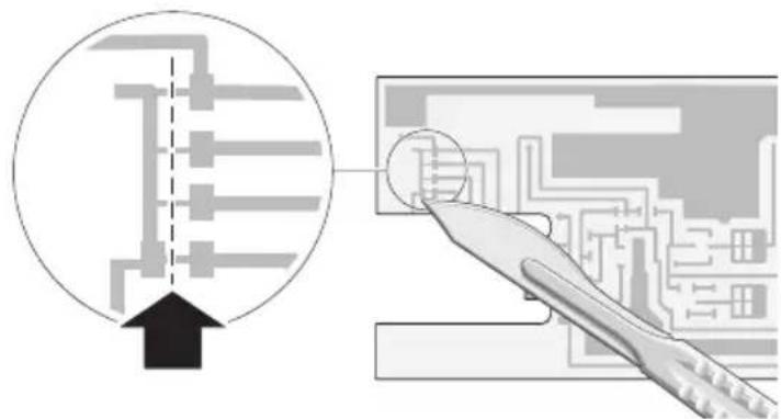 Märklin 58016 - Banen op de print onderbreken 3. Decoder monteren - 1