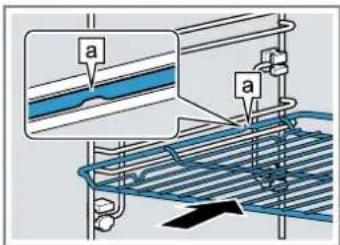 SIEMENS HM776GKB1F - Insérer les accessoires dans le compartiment de cuisson - 1