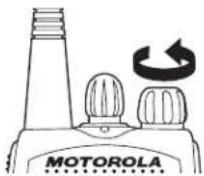 MOTOROLA CP200 - MISE SOUS TENSION ET HORS TENSION DE LA RADIO - 2