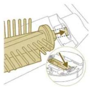 PHILIPS HomeRun 7000 Series XU7100 - Cleaning the main brush - 5