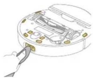 PHILIPS HomeRun 7000 Series XU7100 - Cleaning the main wheels and the front caster wheel - 2