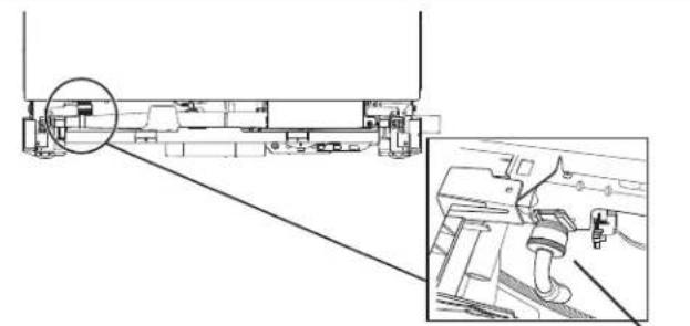 KITCHENAID KDTS324SBE - Raccorder le raccord coudé de 90^ à la valve - 1