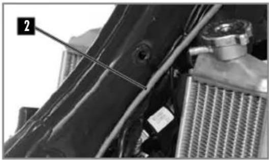 Sherco 125 SE (2022) - REINSTALLING THE FUEL TANK - 2