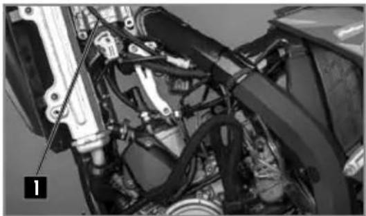 Sherco 125 SE (2022) - MONTAJE DEL DEPÓSITO DE GASOLINA - 1