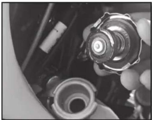 Sherco 125 SER (2019) - CONTROL DE NIVEL DE LÍQUIDO DE REFRIGERACION - 2