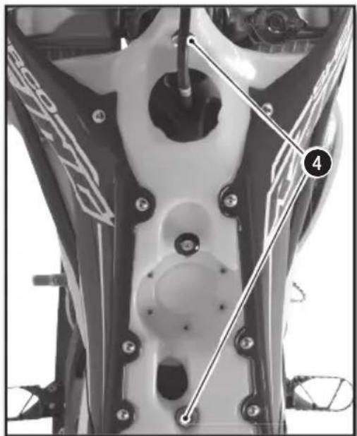 Sherco 125 SER (2019) - REMONTAGE DU RÉSERVOIR D'ESSENCE - 4