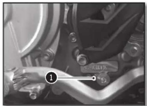 Sherco 125 SER (2019) - REFILLING THE GEAR BOX WITH OIL - 2