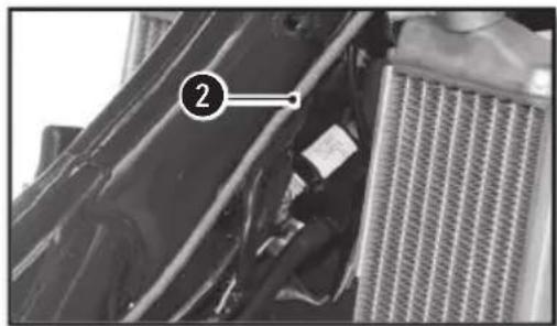 Sherco 125 SER (2019) - REINSTALLING THE FUEL TANK - 2